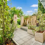 Апартаменти Elegant In