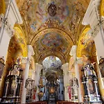 Апартаменти Elegant In *