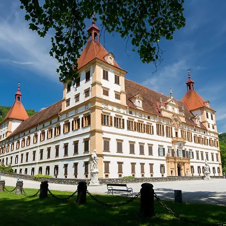 Elegant In * Graz