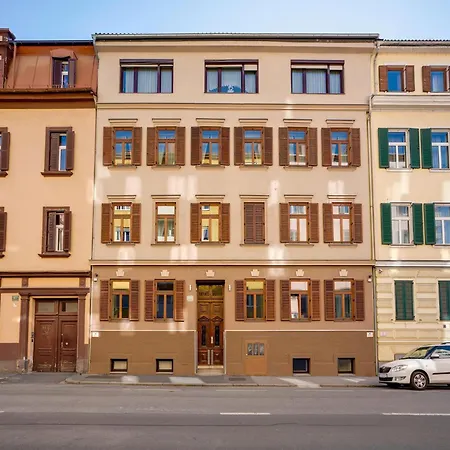 Elegant In Apartman